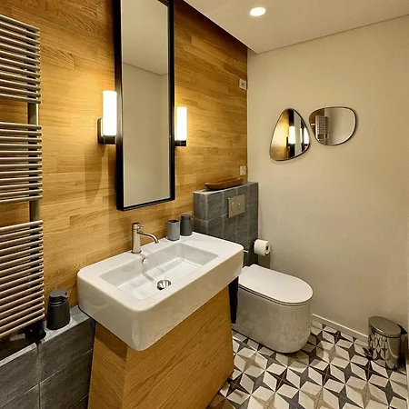 Design With Amazing View Over 卡塔尼亚